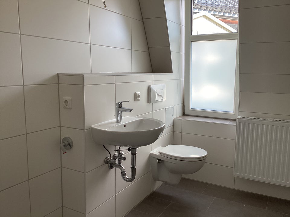 2 Zimmer, Tageslichtbad, große Küche! - Foto 2