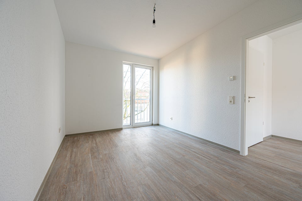 Helle 2-Zimmer-Dachgeschosswohnung mit offener Küche & Balkon – sofort bezugsfertig - Foto 5