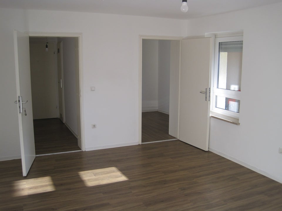 Renovierte 2-Zimmer Wohnung mit Balkon – Wohnen in direkter Audi-Nähe! - Foto 4