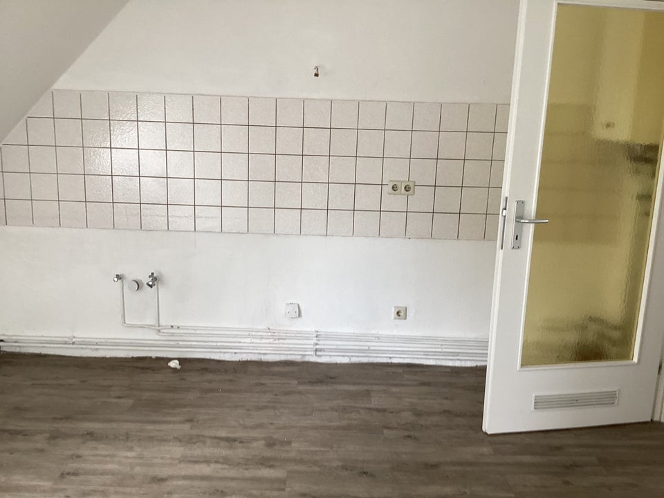 Aufgepasst! Gemütliche 3-Zimmer-Dachgeschosswohnung - Photo 1