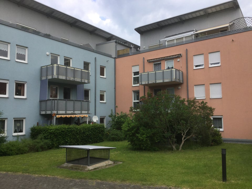 Schicke 2 Zimmer Dachgeschosswohnung in ruhiger Lage mit Einkommensnachweis ab dem 10.11.2026 zu vermieten! - Foto 1