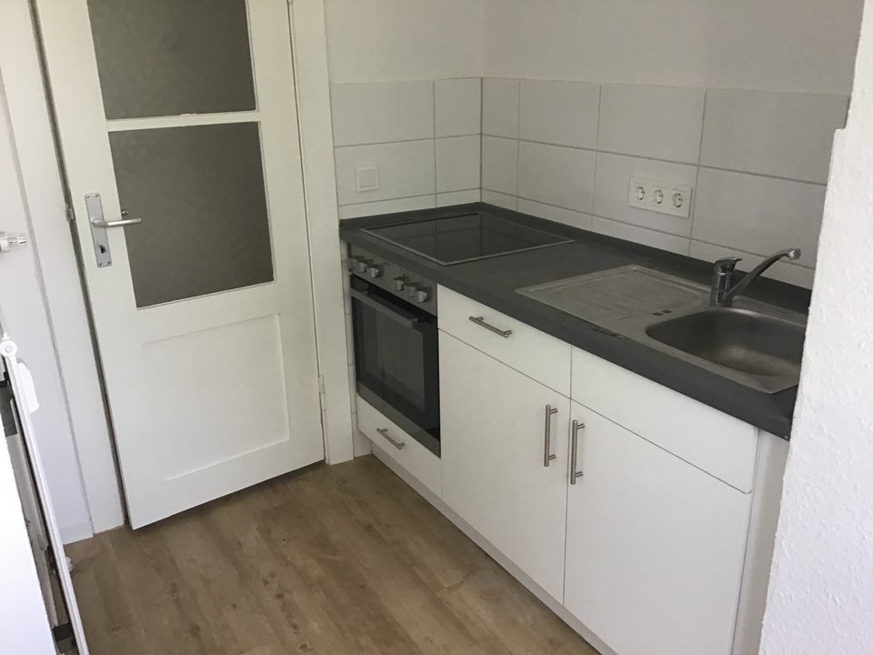 Modernisierte 1,5-Zimmer-DG-Wohnung - Foto 1