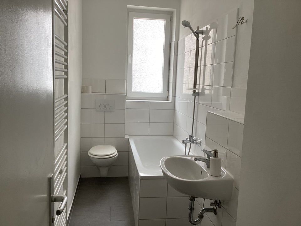 Nahe Braunschweiger Platz: Gepflegte 3-Zimmer-Wohnung mit ca. 70 m² Wohnfläche - Photo 2