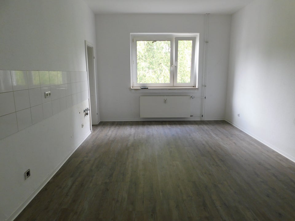 Leicht einzugsbereite großzügige 2-Zimmer-Wohnung mit ordentlich Platz und tollem Blick ins Grün! - Foto 1