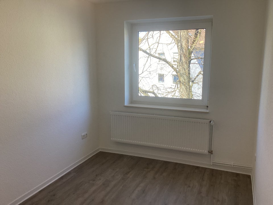 Reinkommen und Wohlfühlen: großzügig geschnittene 3-Zimmer-Wohnung in guter Wohnlage - Photo 1